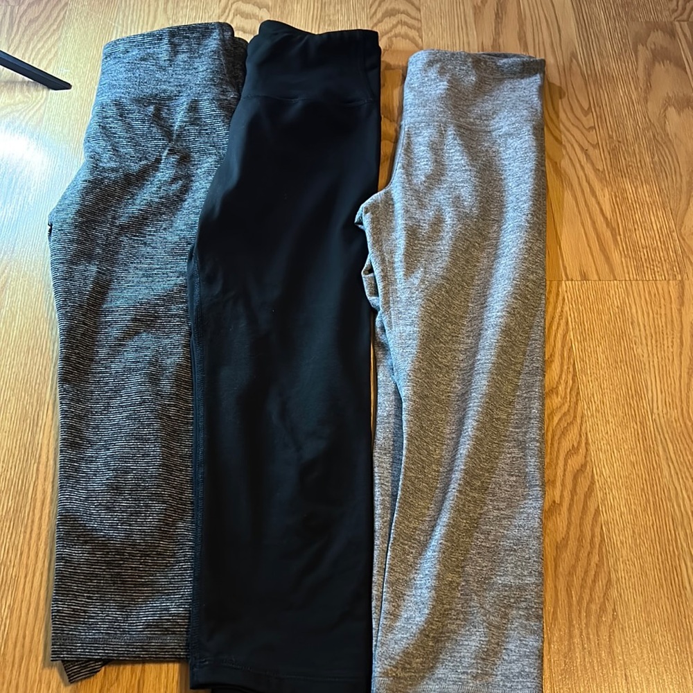 3 pair Old Navy Active Capri yoga pants size M